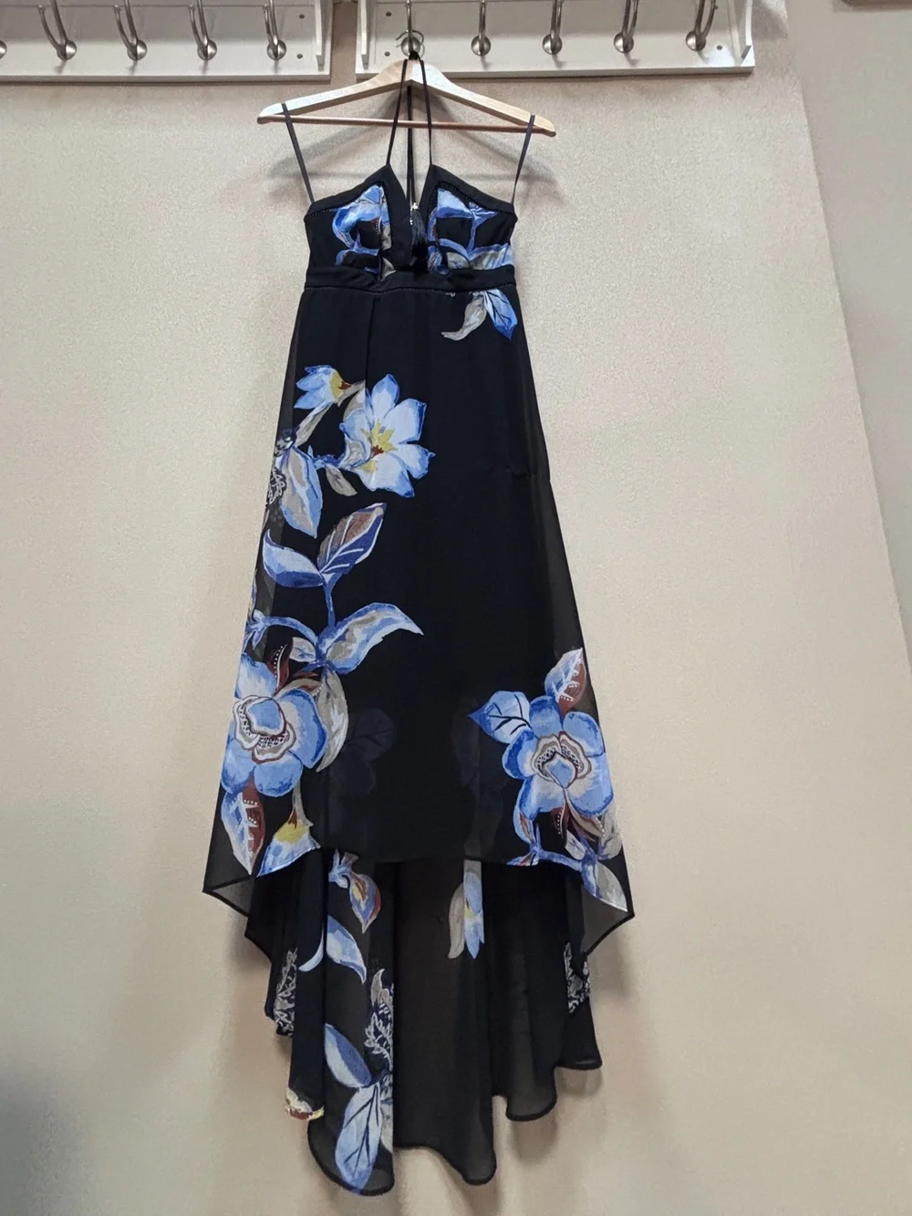 WHITE HOUSE BLACK MARKET women’s Floral High Low Like New Halter Dress Size 4P - Picture 3 of 9